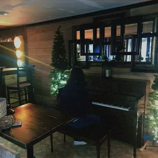 Back room w/ piano