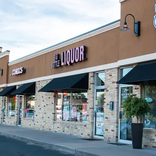 the outside of a restaurant