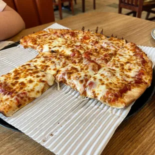 Cheese pizza