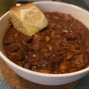 Smoked tri-tip chili with cornbread