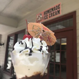 Hot fudge sundae with banana ice cream