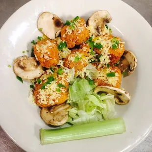 6 boneless wings tossed in garlic Parmesan nestled on a small bed of crisp ice burg