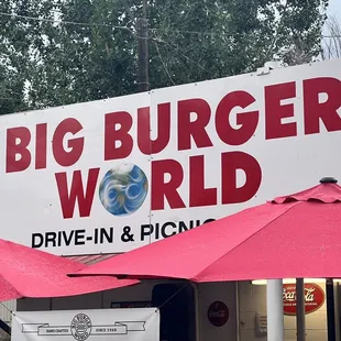 a sign for a drive - in and picnic