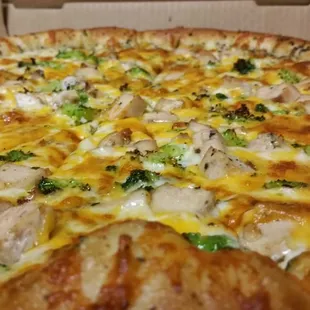 Broccoli and chicken pizza with cheddar!!
