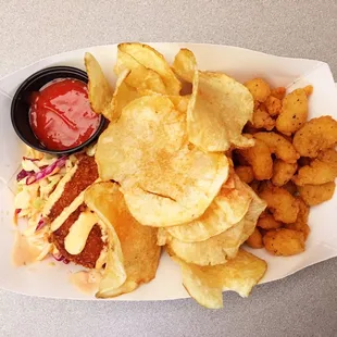 Crab cake with spicy slaw and popcorn shrimp combo with homemade chips ($10) #FoodtruckFridays