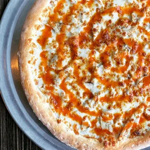 a cheese and tomato pizza