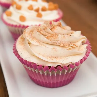 Churro cupcake and butterscotch cupcake