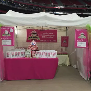 Thanks for stopping by to buy a BIG Cupcake at the Front Porch Pickins event!