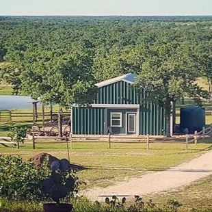 Big D Ranch Bunkhouse - renovated barn into Bed &amp; Breakfast!