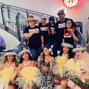 Le Polynesia Hula School &amp; Big D&apos;s Ono Foods