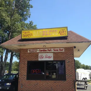 the outside of the restaurant