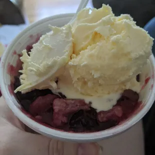 Blackberry cobbler and ice cream