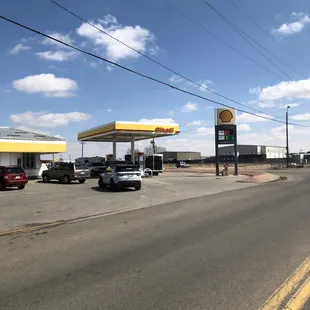 Shell station just south of Big Daddy