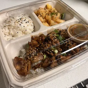 Large Hawaiian BBQ Chicken Plate. Looks nothing like the description.Ask for no onions(scallion) this will be tossed due to allergy issue