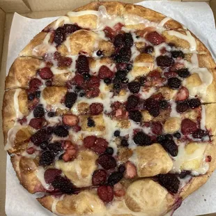Berry pizza dessert