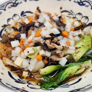 Veggie &amp; meat dry noodle