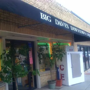 Big Dave's Downtown Liquor