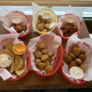 Mushrooms, Mini taco&apos;s, deep fried pickles and Broccoli Cheddar bites