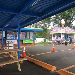 Back at BIG DIP BURGERS!