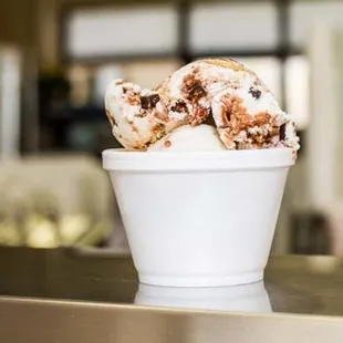 Many flavors, different cones, and a wide variety of toppings. It doesn&apos;t get better than this...