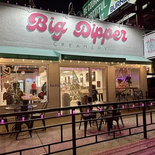 the outside of the restaurant