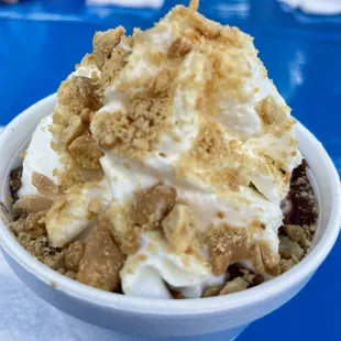 Hot fudge sundae