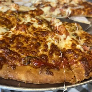 1/2 pineapple and bacon 1/2  The Veggie Pizza 16"