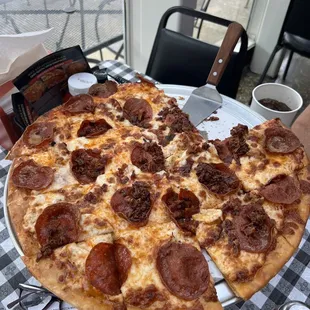 Large pizza with pepperoni, bacon, and chicken... AMAZING