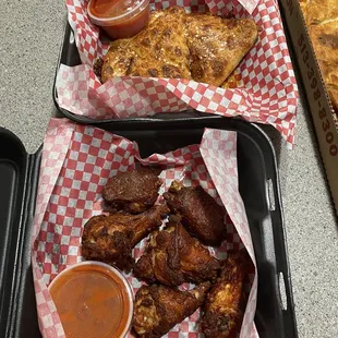 6 Wings &amp; 3-Cheese Calzone