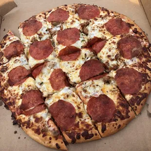 16&quot; The Deluxe Special Pizza