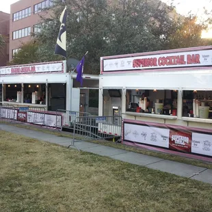 Both Mobile Bar's in action for the Superior Grill Block Party, just waiting for 3,000 people to arrive