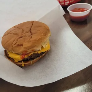 Kids cheeseburger