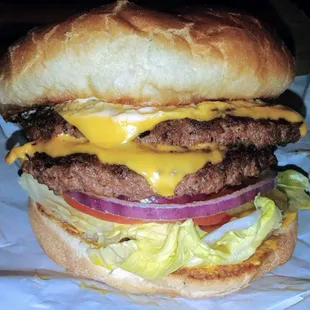 Looks better than it tasted, bitter aftertaste, cheap beef, like a ballpark burger. 2.5/5