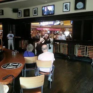 Big Elvis performing "I Will Always Love Yoi" in tribute to the late Whitney Houston