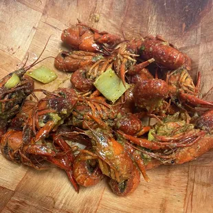 1lb of crawfish
