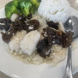 03. Saut Sliced Fish Fillet with Wine Sauce