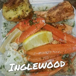 Grilled salmon w/rice, snow crab legs and garlic butter roll