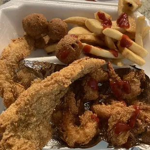 Catfish/Med shrimp/hush puppies &amp; fries