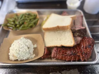Dee Willie’s BBQ 