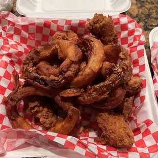 Burnt onion rings with chicken tenders