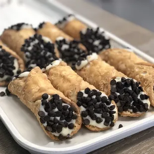 cannolis
