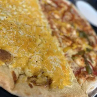 Big G&apos;s Mac N Cheese Pizza Shrimp Fajita Pizza