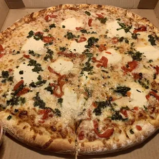 Spinach, Ricotta, &amp; Roasted Red Pepper Pizza