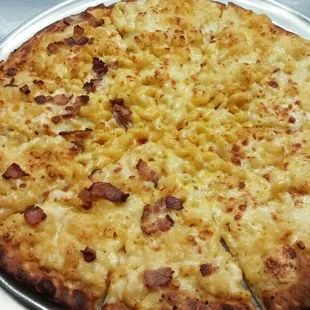 Mac n cheese pizza with half bacon
Using creamy cheddar cheese sauce topped with havarti gouda