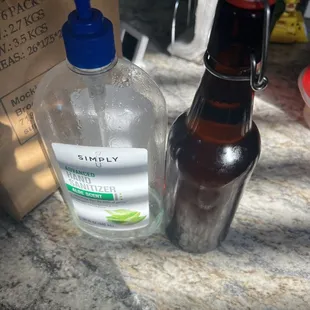 Comparatives between a 32 oz container bottle and the 16 oz beer bottle that they charged as 32 oz