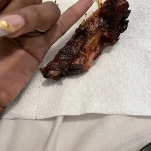 SMH , slook at the size of the rib served. My pinky is super small. The ribs are about the size of a adult male pinky.