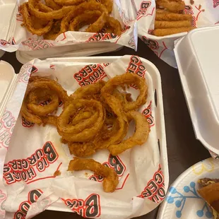 Shrimp platter with onion rings