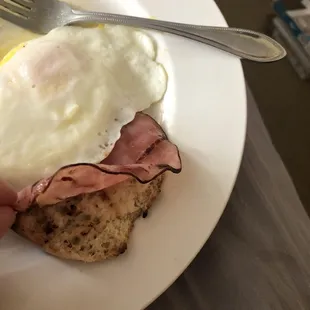 Very little meat on Benidict