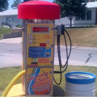 Carpet shampooer and stain remover has 3 motors for awesome sucking power.