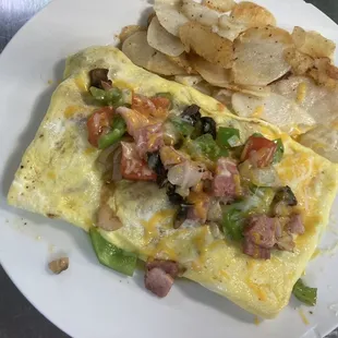 an omelet and chips